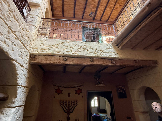 黑玫瑰酒店主图