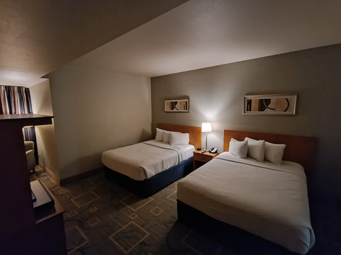 铂金酒店和水疗中心主图