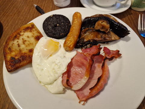 凯尔温格罗夫酒店主图