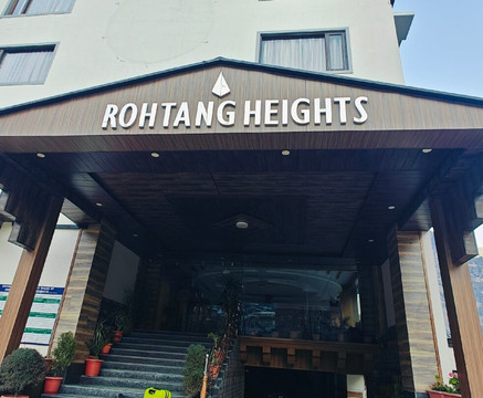 Tribhav Rohtang Heights Resort