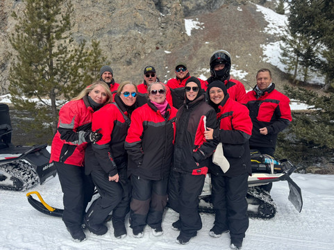 Old Faithful Snowmobile Tours - Day Tours-杰克逊必去景点