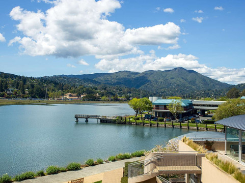 马林县酒店住宿-阿克瓦酒店