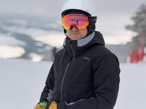 白色公园酒店主图