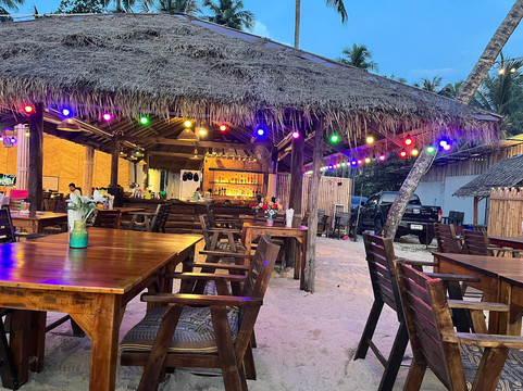 Thap Tawan Beach Restaurant & Bar