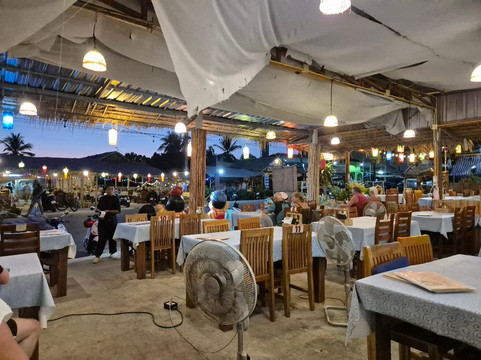 Hug Lanta Restaurant