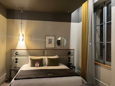 修道院酒店主图