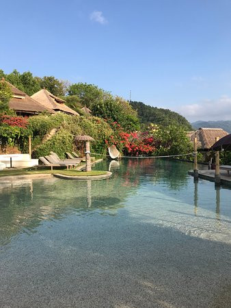 布鲁泻湖生态村落主图