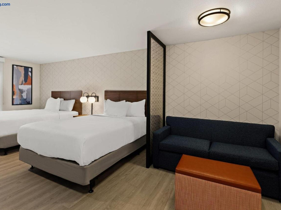 Everhome Suites
