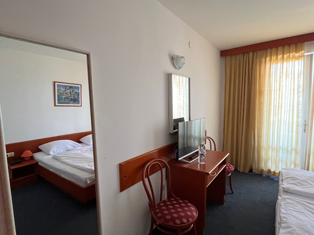 法拉翁酒店主图