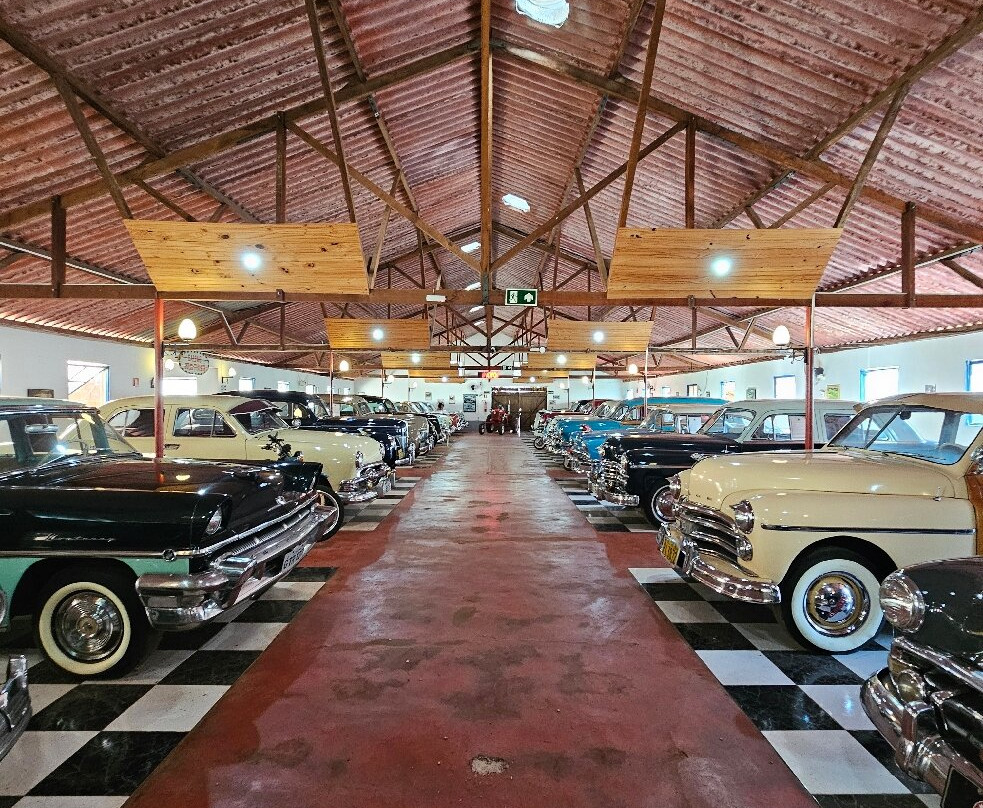 Museu Do Automovel Da Estrada Real-蒂拉登特斯必去景点
