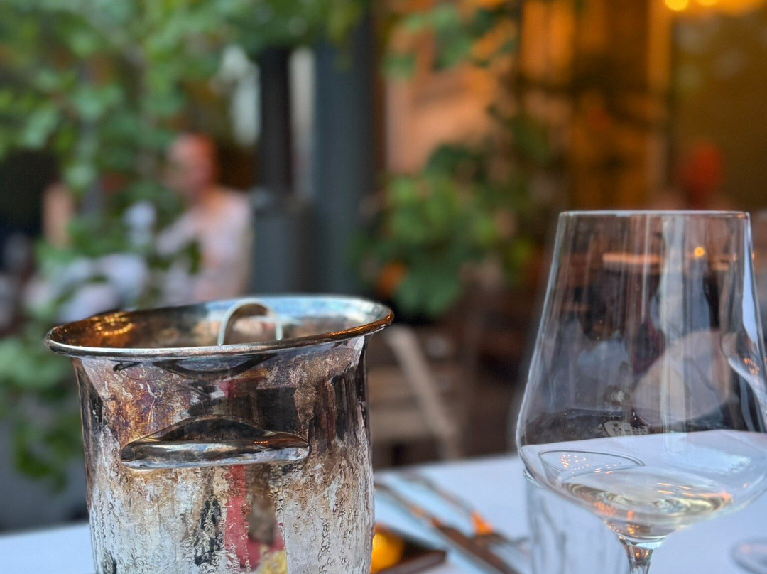 Amia Neo-Brasserie