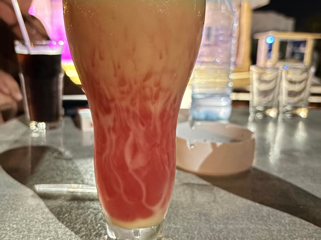 蕊花海滩度假酒店主图