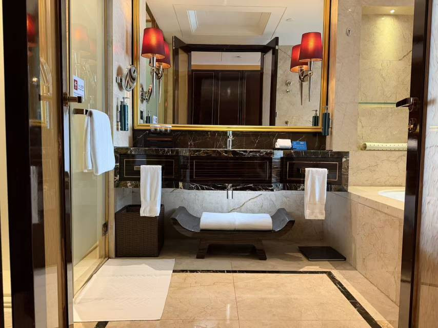 郑州希尔顿酒店主图