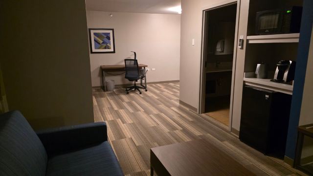 Holiday Inn Express & Suites TRINCITY特立尼达机场-旅行者