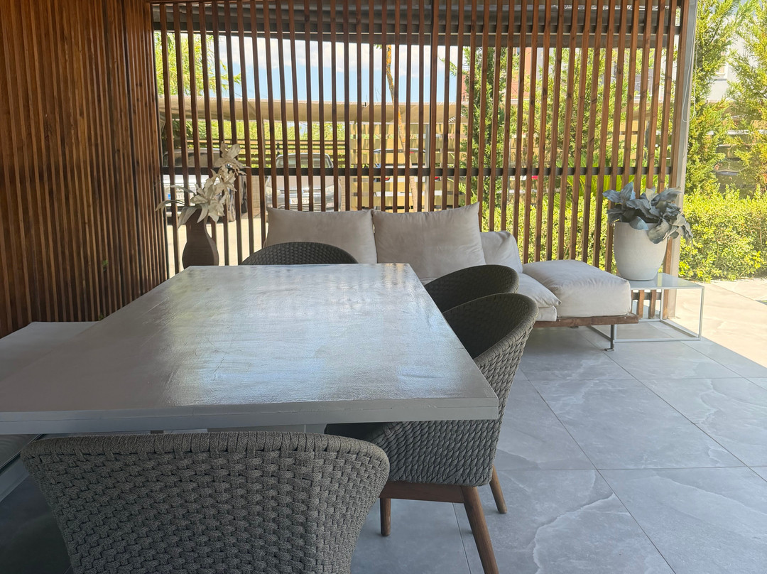 Private Villa and Pool with Lake Views and Sunset Terraces at the Grove主图