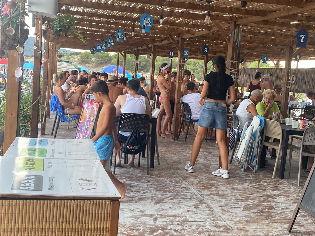 Stabilimento Balneare L'Isola Rossa-Capo Comino必去景点