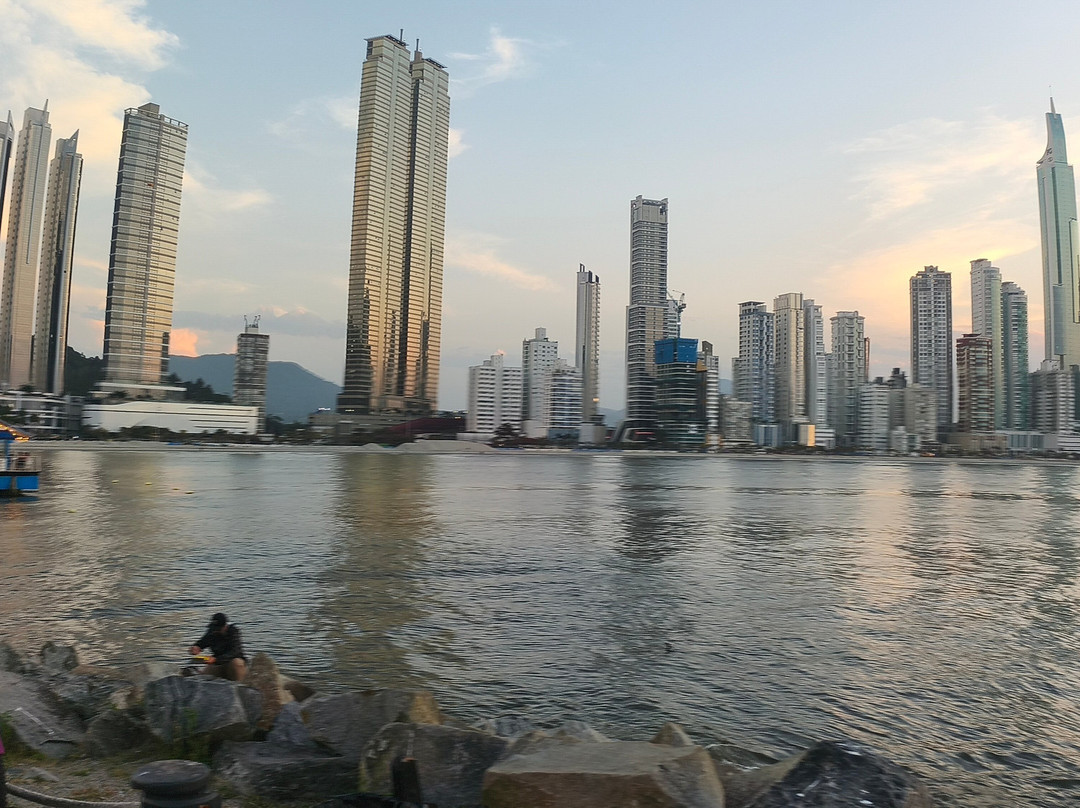 Passarela Estaiada da Barra-康泊琉海水浴场必去景点