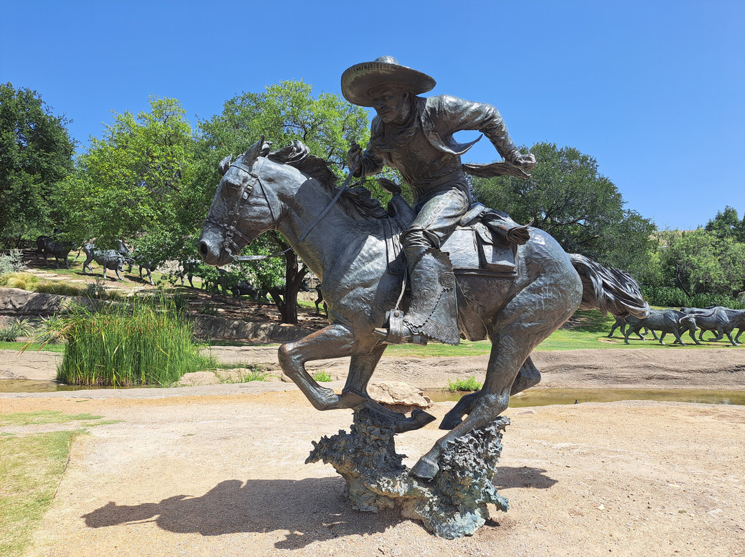 Dallas Cattle Drive Sculptures-达拉斯必去景点