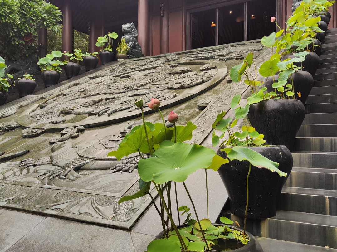 Cong Vien Suoi Khoang Nong Nui Than Tai-岘港必去景点