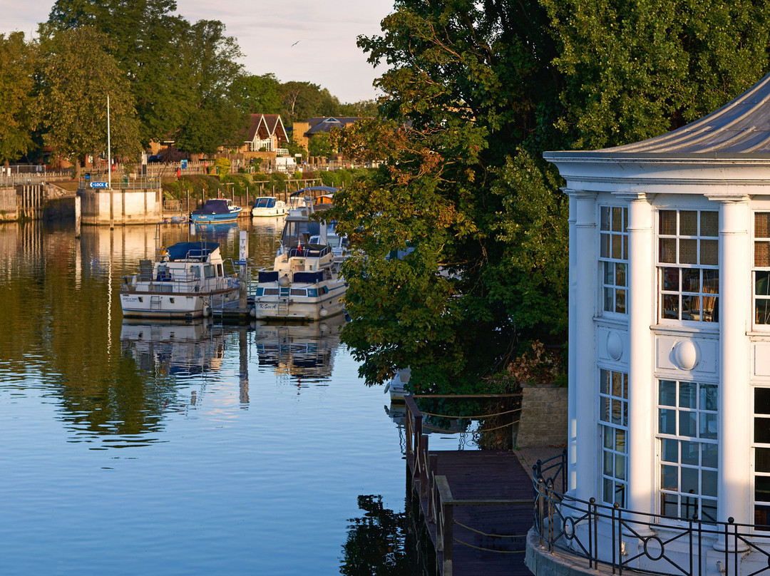 卡尔顿迈特酒店主图