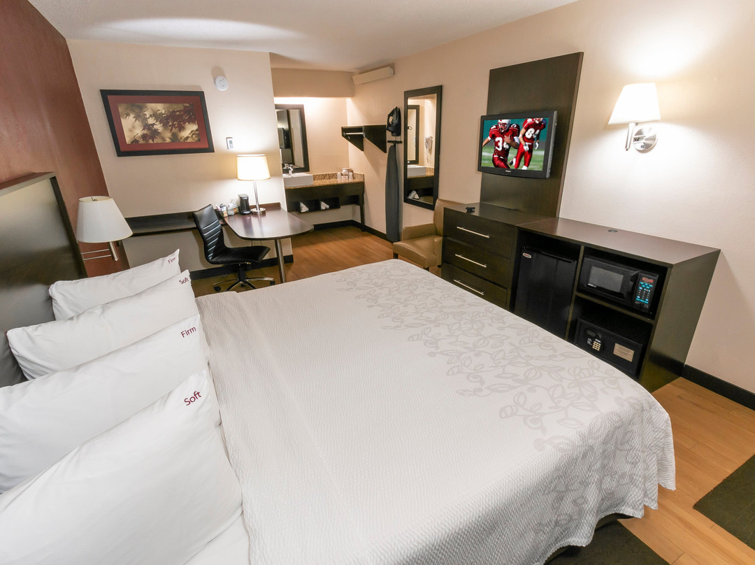 Red Roof PLUS+ Columbus Dublin主图