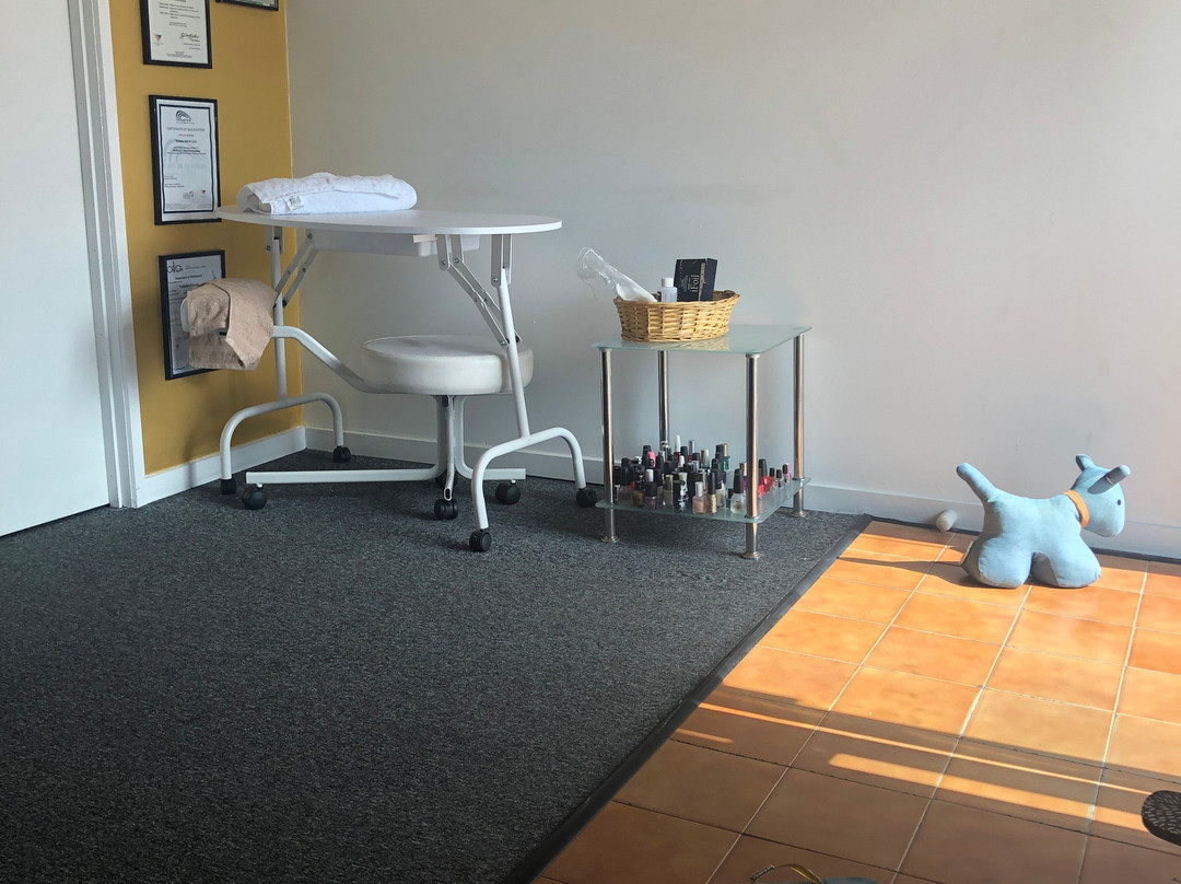 美人鱼海滩旅游景点-Golden Skin Clinic