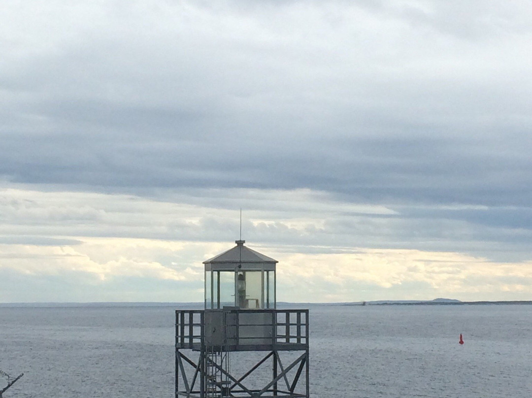 Burnt Point Lighthouse景点图片