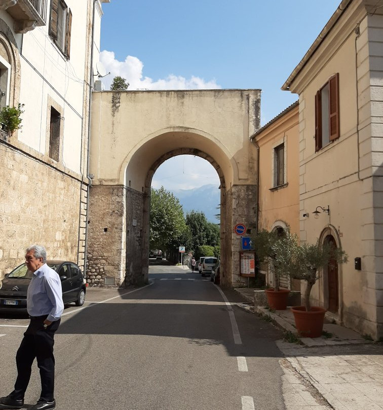 Arco Gallio o Porta Iacobelli景点图片
