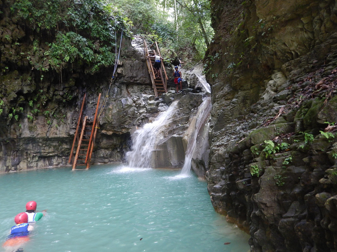 27 Waterfalls of Damajagua景点图片
