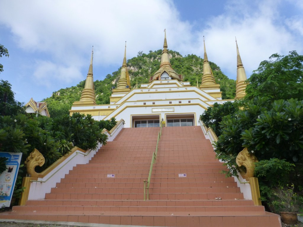 Wat Tham Phrahat Khao Phrang景点图片
