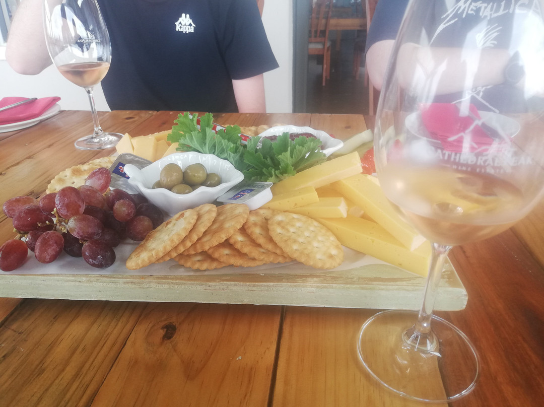 Cathedral Peak Wine Estate-温特顿必去景点