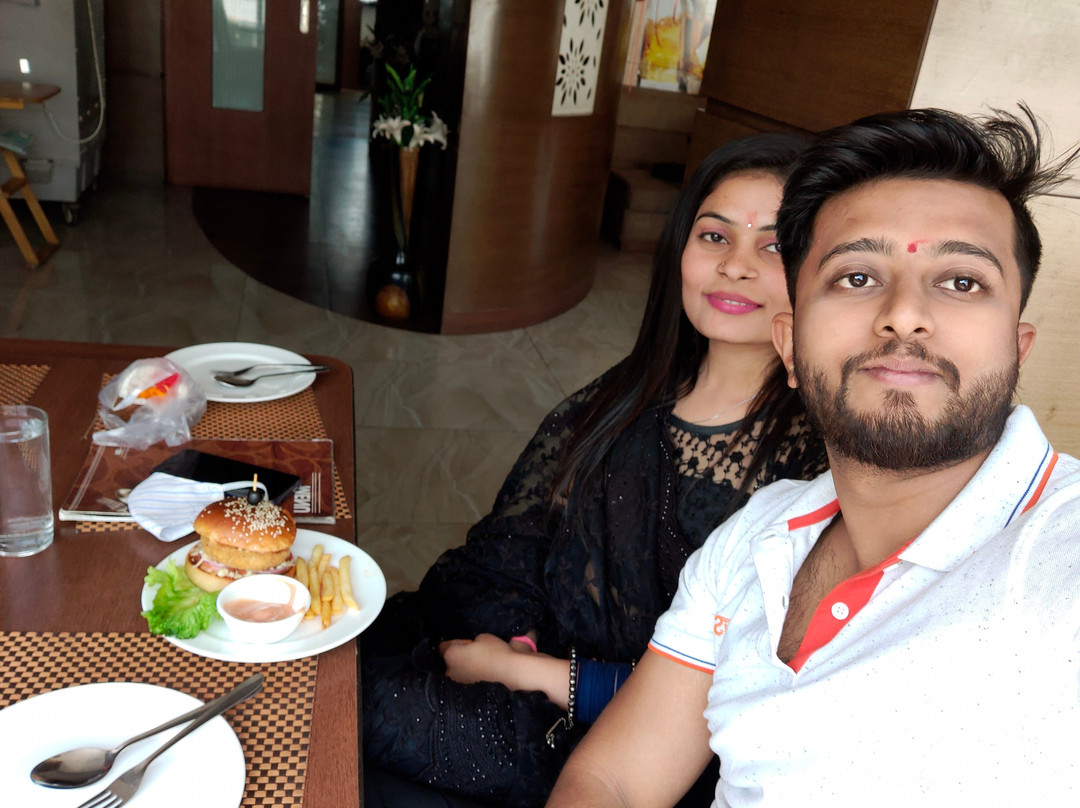 Golden Leaf Resort主图