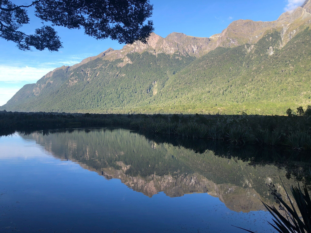 Mirror Lakes Walk景点图片