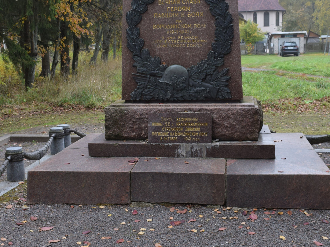 Monument above Bratskoy Mogiloi景点图片