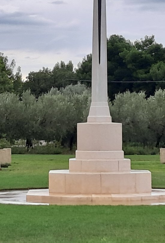 Moro River Canadian War Cemetery景点图片