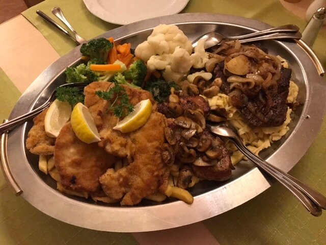 Hotel Cafe Restaurant Bauer主图