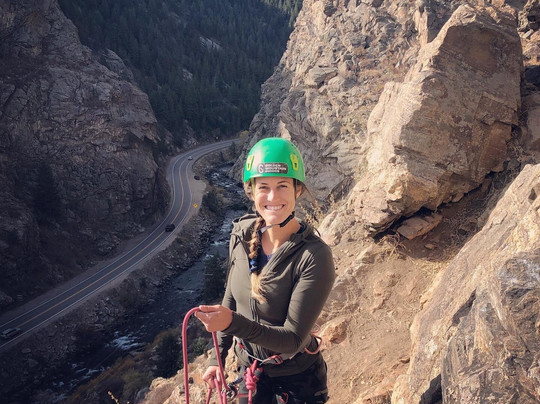 Golden Mountain Guides-戈尔登必去景点