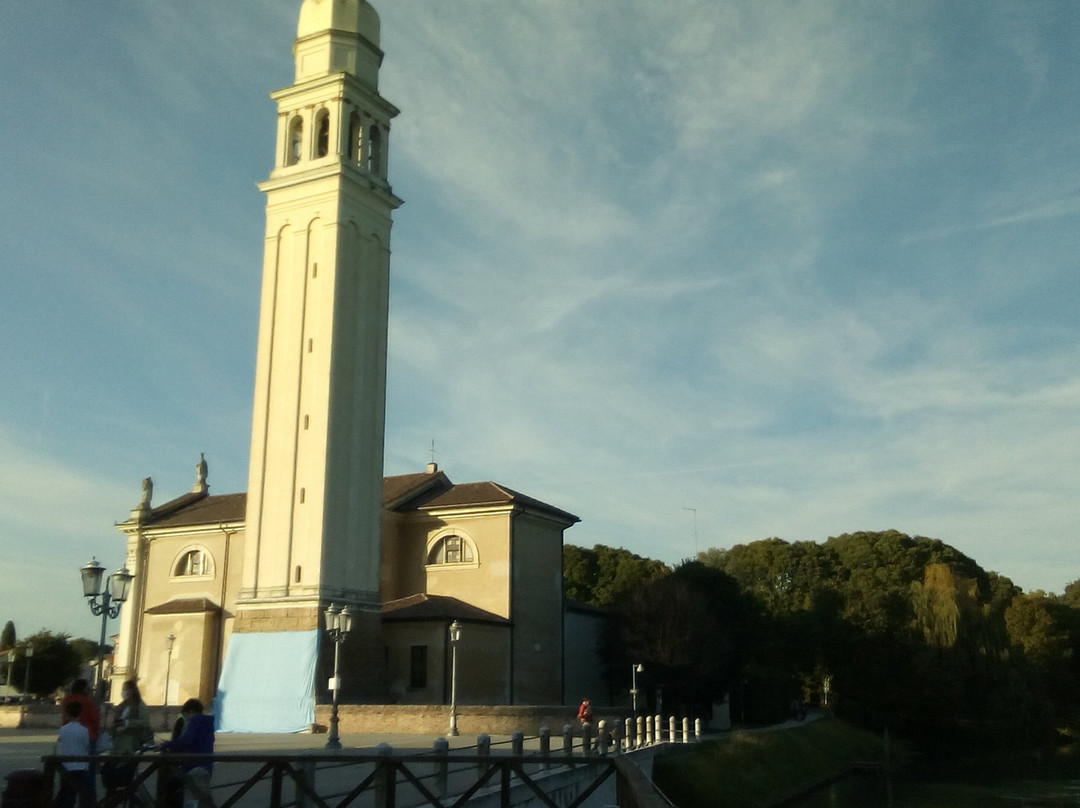 Chiesa Parrocchiale di S.Teonisto Martire景点图片