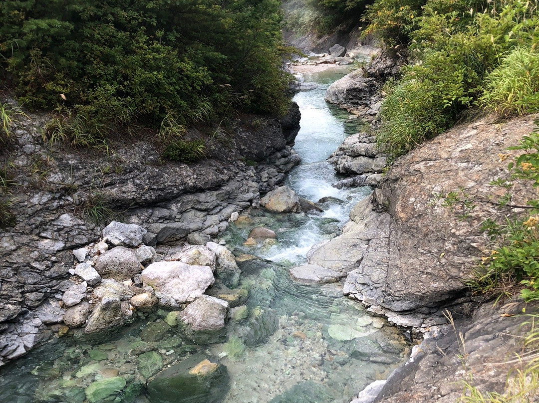 Kawarage Oyutaki Falls-汤泽市必去景点