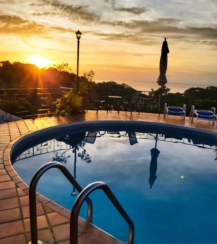 Top O' Tobago Villa & Cabanas主图