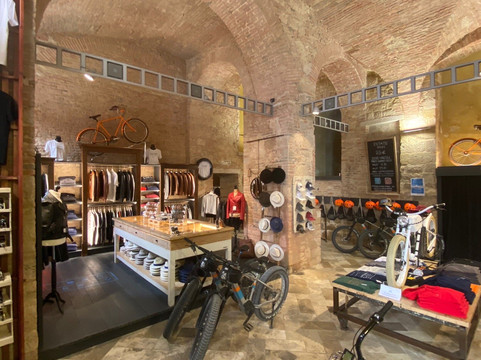 Urban Bikery-蒙特普尔恰诺必去景点