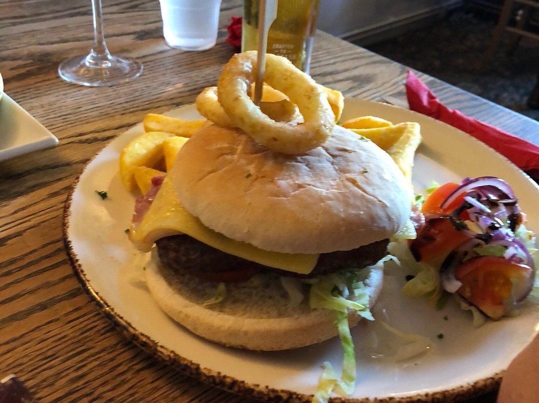 Kings Arms Hotel主图