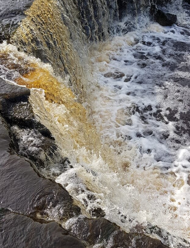 Tosnenskiy Waterfall景点图片