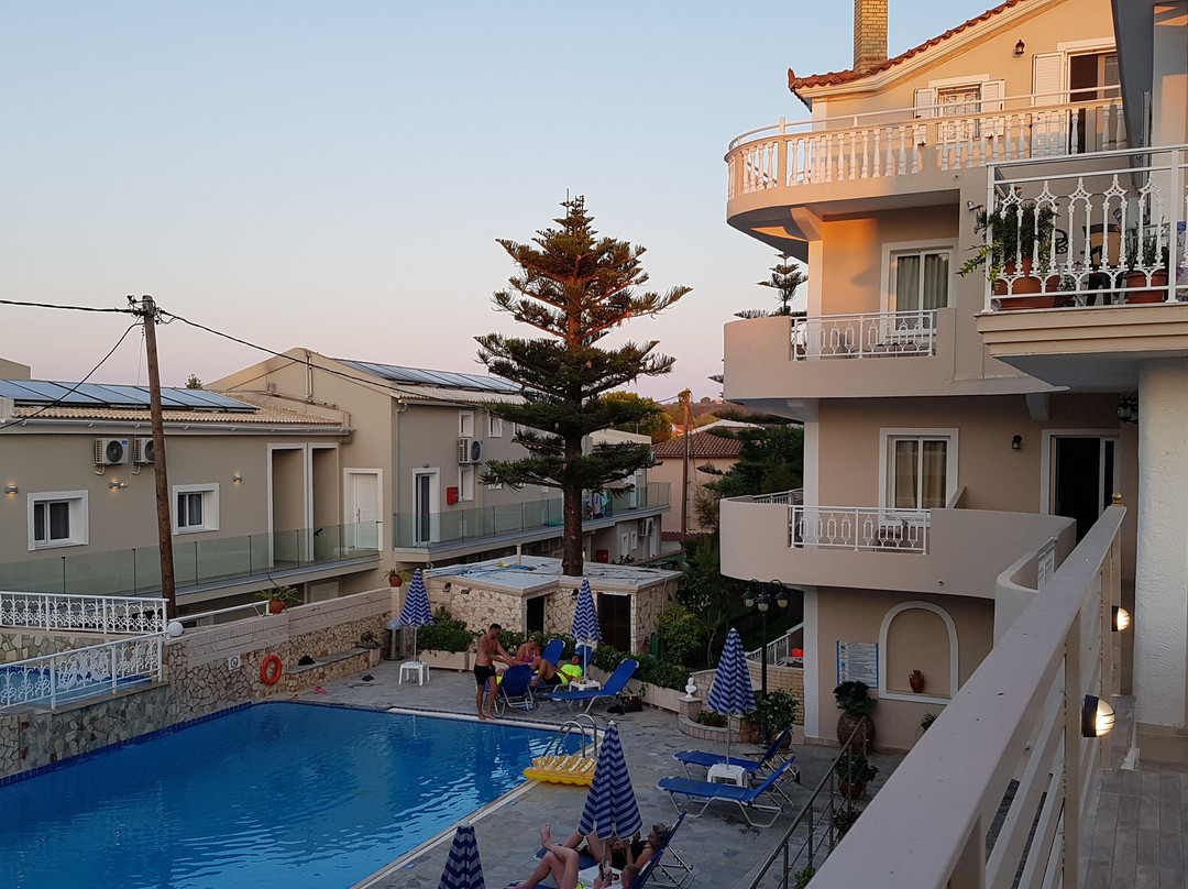 Planos Beach Hotel主图