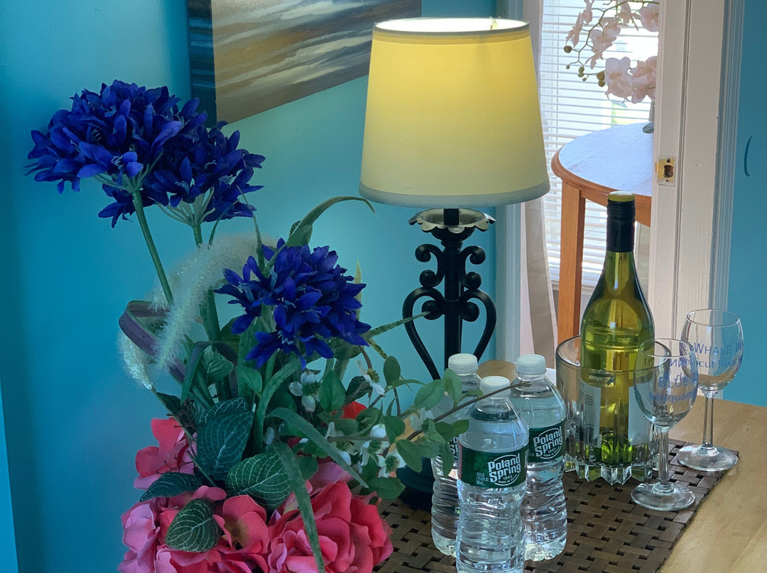 Blue Whale Inn主图