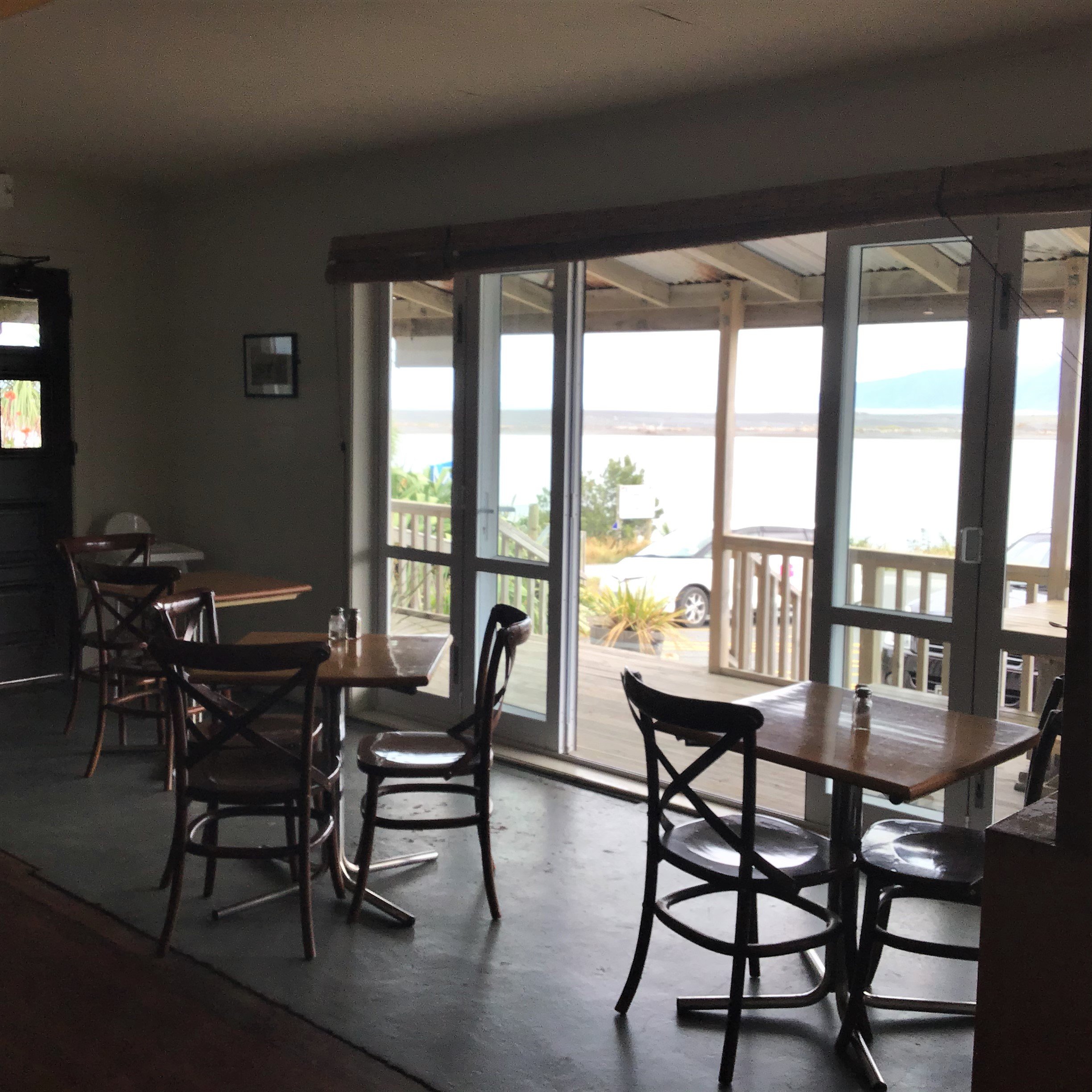 Lake Ferry Hotel-餐饮