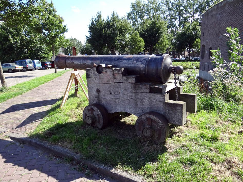Rijksmonument Torenfort aan de Ossenmarkt uit 1861-韦斯普必去景点