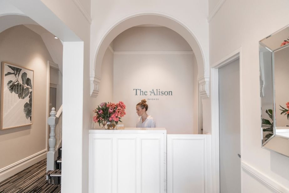 The Alison Randwick主图