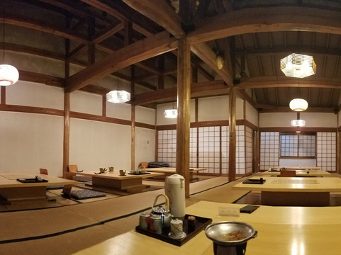 会津屋酒店主图