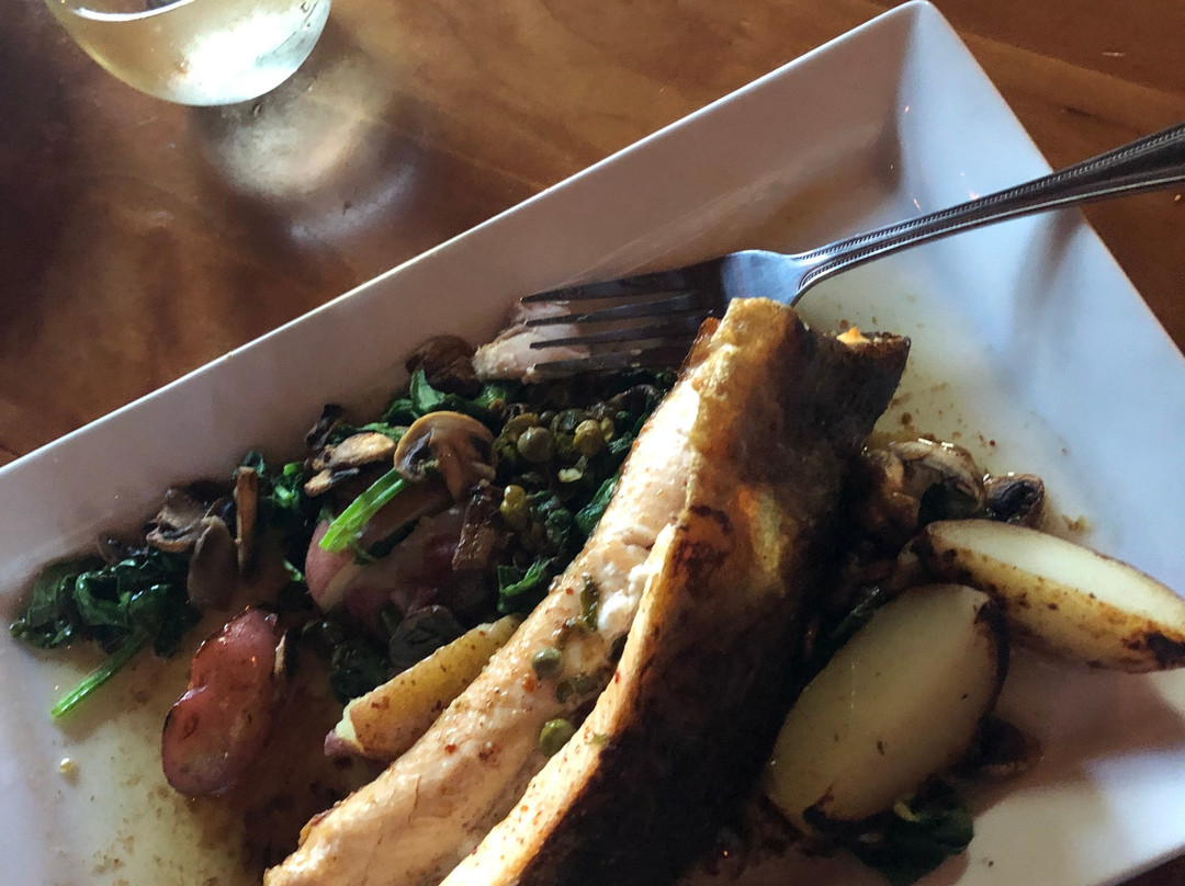 Stout's Island Lodge主图